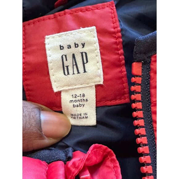 Baby GAP Red Puffer Vest With Hood 12-18 Months 100% Polyester Winter Wear - Picture 4 of 7
